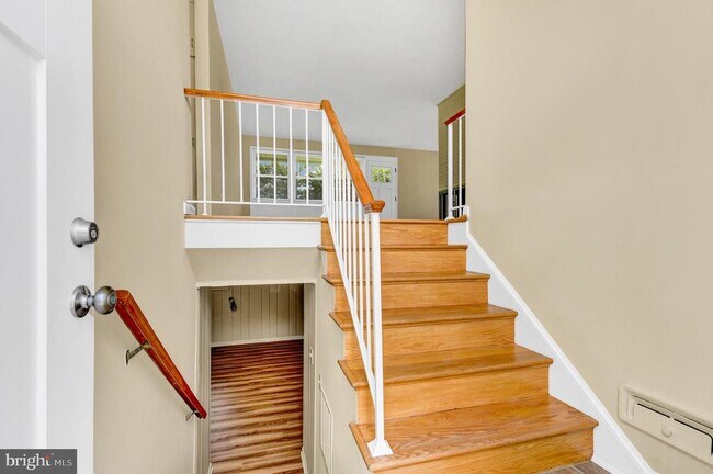 Building Photo - 10228 Farnham Dr
