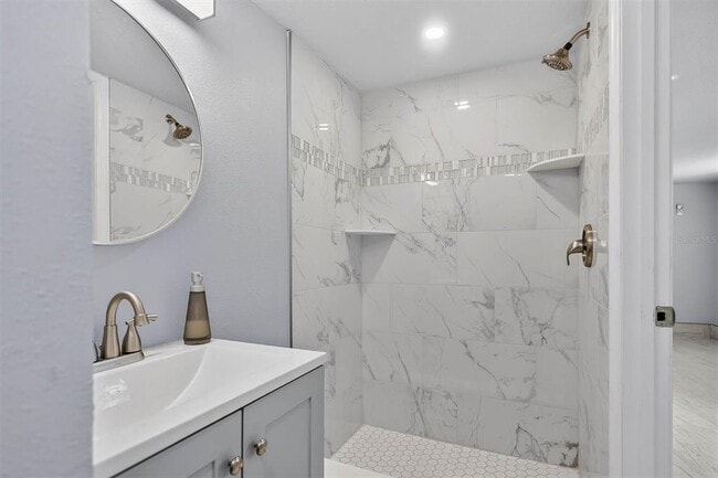 Building Photo - 917 1/2 MACK Ave