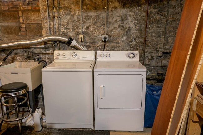 Building Photo - 1241 Bates Ave