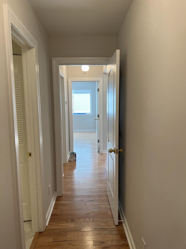 Building Photo - 980 Sutton Ct