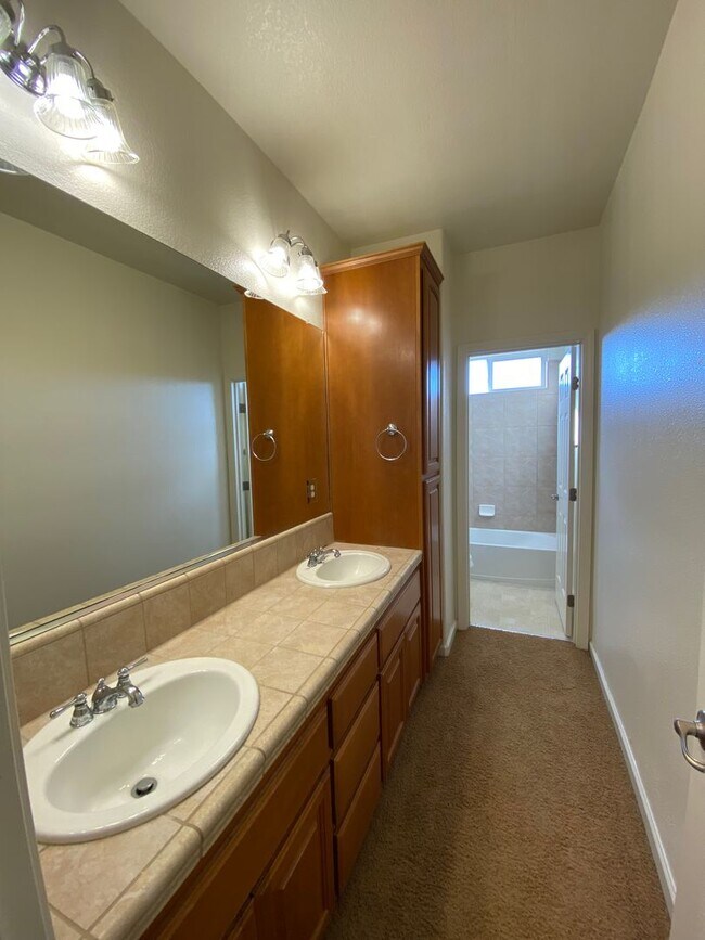 Building Photo - Elegant 2 story home in NW Visalia Coming ...