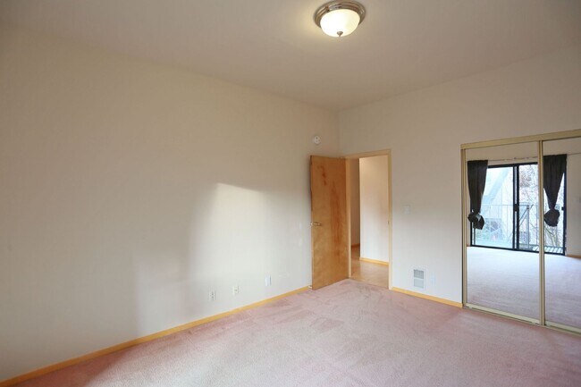 Building Photo - 1269 3rd Ave