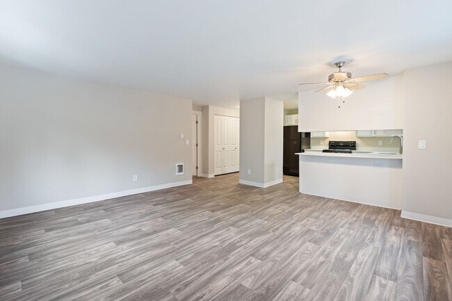 Building Photo - Come Home To An Amazing View! Remodeled Two Bedroom Two Bath! One Month Free!