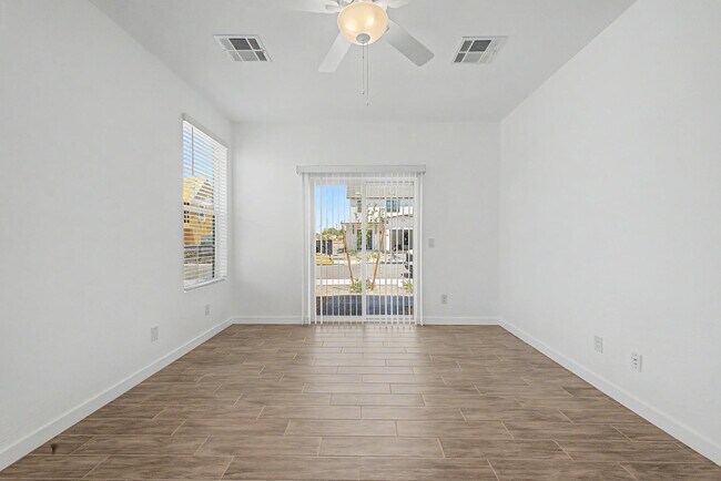 Building Photo - 6232 E University Dr