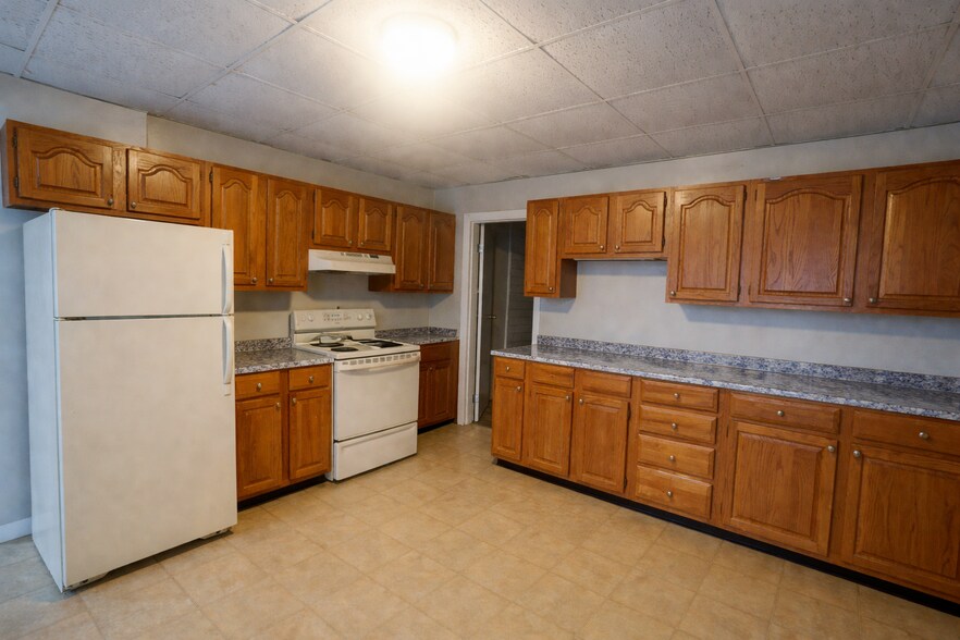 Kitchen - 465 E High St