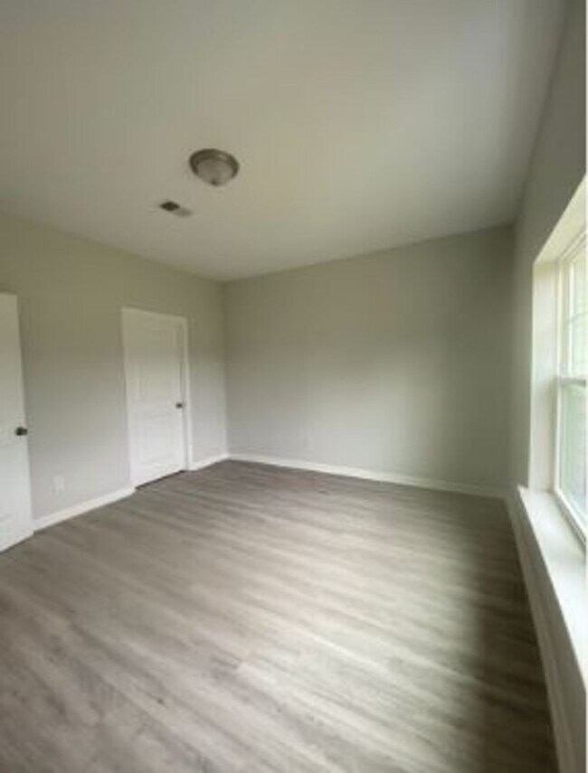 Building Photo - 139 Danbury Ct