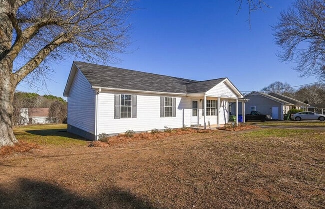 Primary Photo - 608 Lakeview Dr