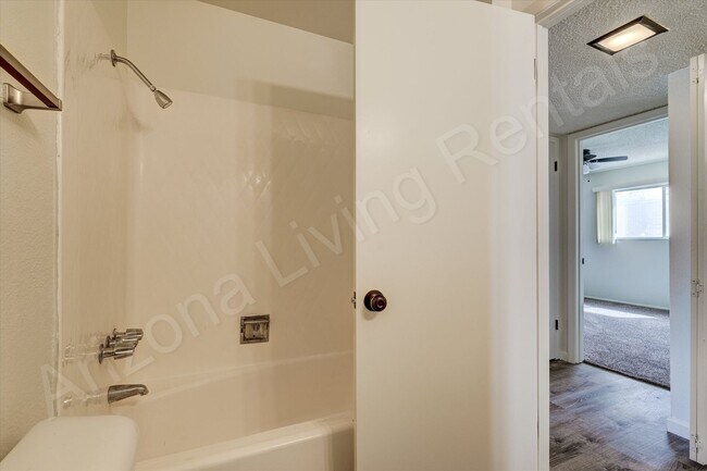 Building Photo - SAND870