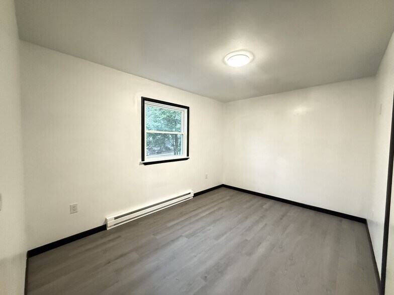 Building Photo - 8066 Red Squirrel Dr