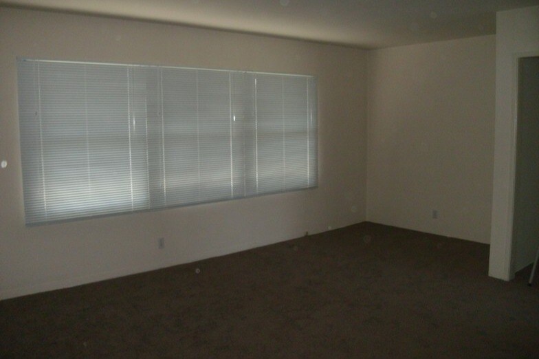 Building Photo - 5308 E Anaheim Rd