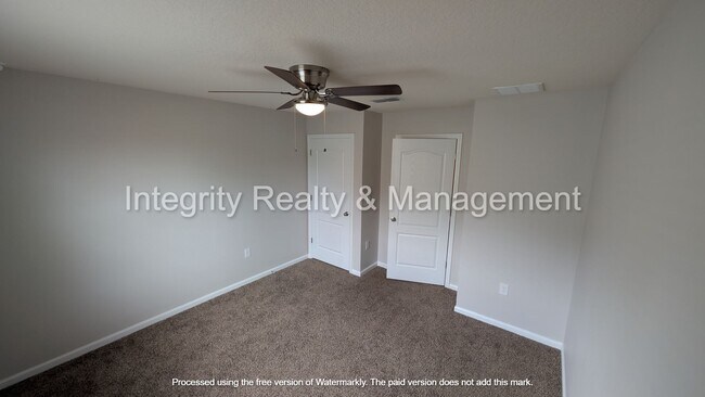 Building Photo - Spacious 4-bedroom, 2-bathroom home