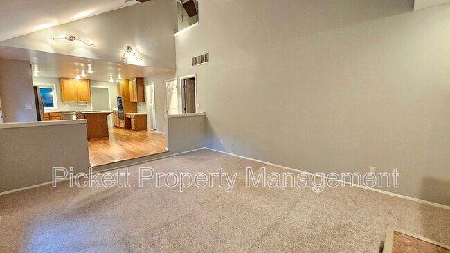 Building Photo - 6559 Gleneagle Ave SW