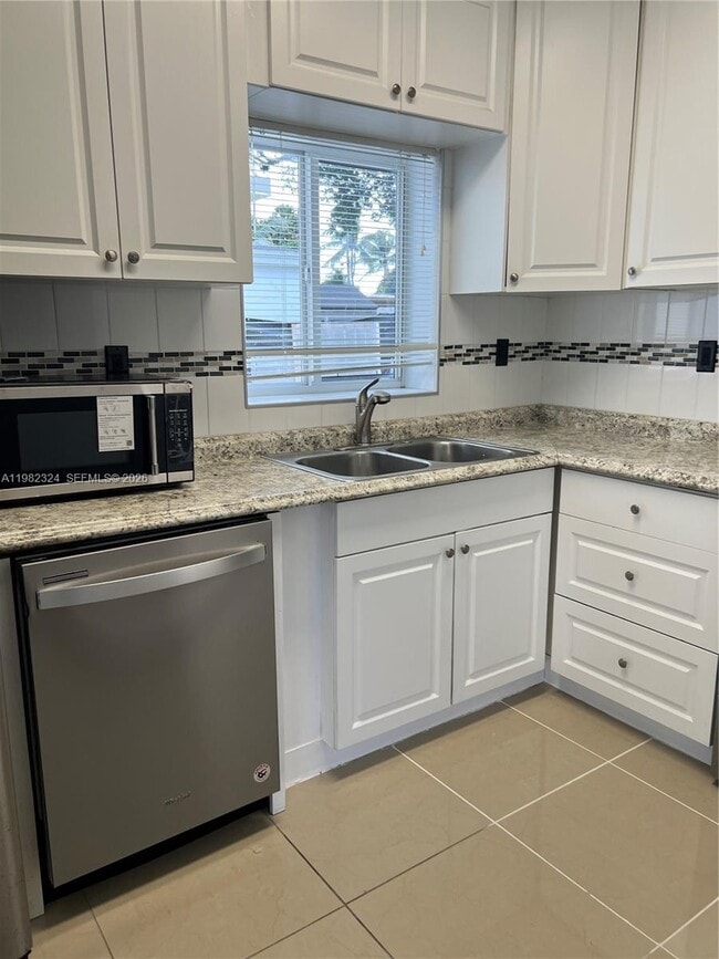 Building Photo - 1400 NE 175th St