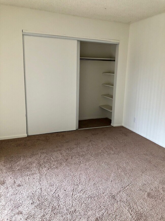 Building Photo - West Ventura Apartment