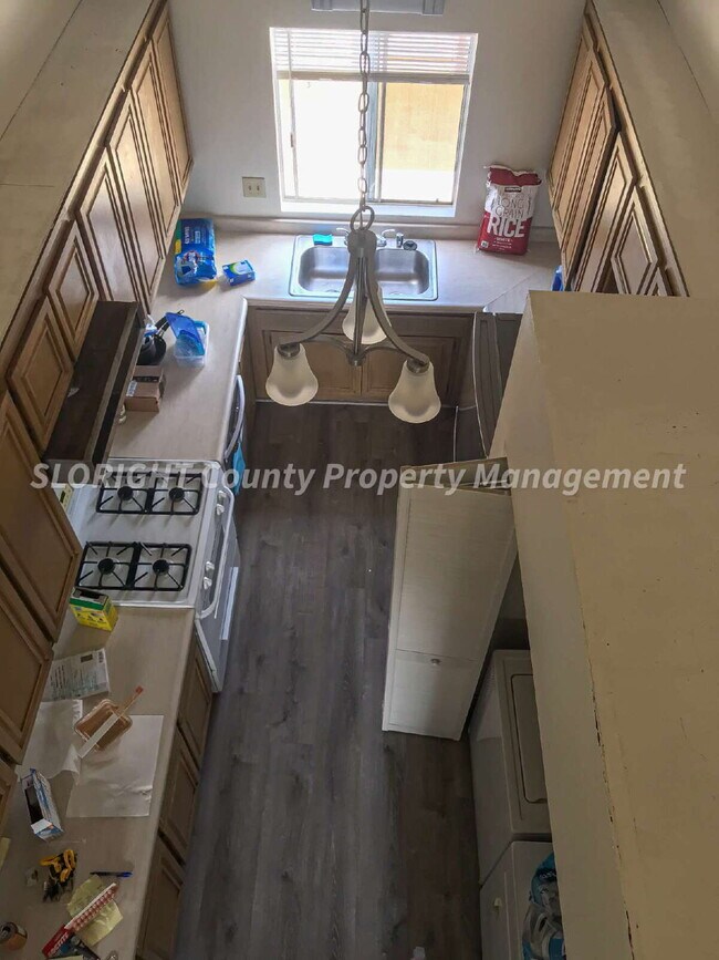 Building Photo - AVAILABLE NOW - 2 Bedroom plus den and loft / 2 Bathroom Condo on East Foothill in SLO