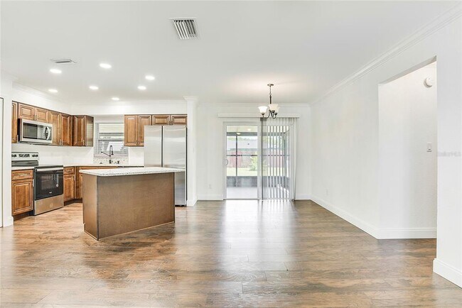 Building Photo - 6446 Powers Pointe Cir