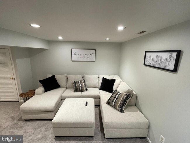 Building Photo - 2315 Lookout Rd