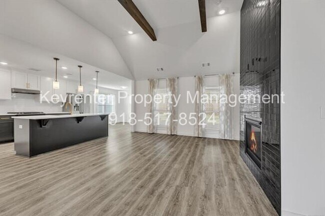 Building Photo - 7104 S Kalanchoe Ave
