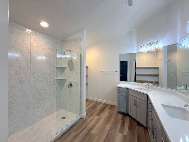 Building Photo - 3 bed, 2 bath home with 2 car garage