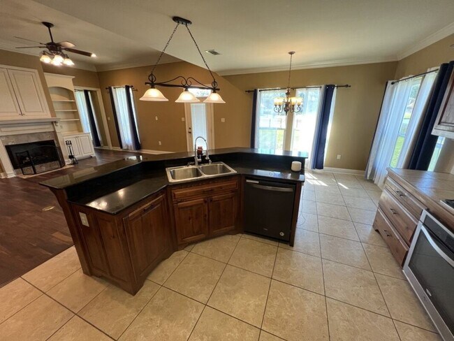 Building Photo - Must See!  Beautiful 4 bd, 3 ba home in co...