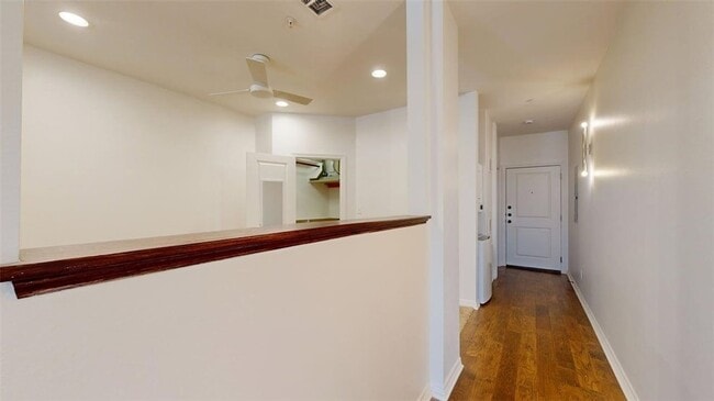 Building Photo - 206 N Main St