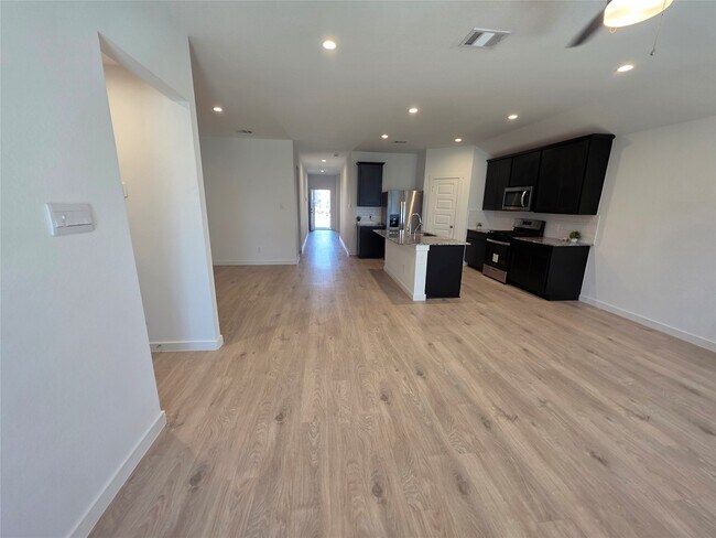 Building Photo - 4923 Edgewood Dr