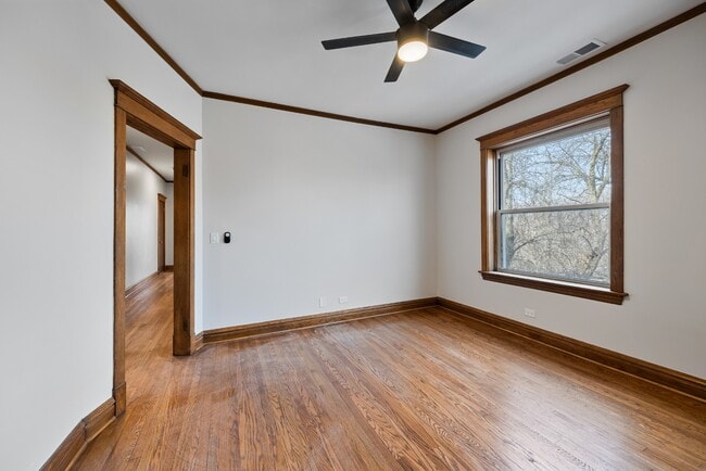 Building Photo - Renovated Logan Square 3 Bedroom - Available March 15th!