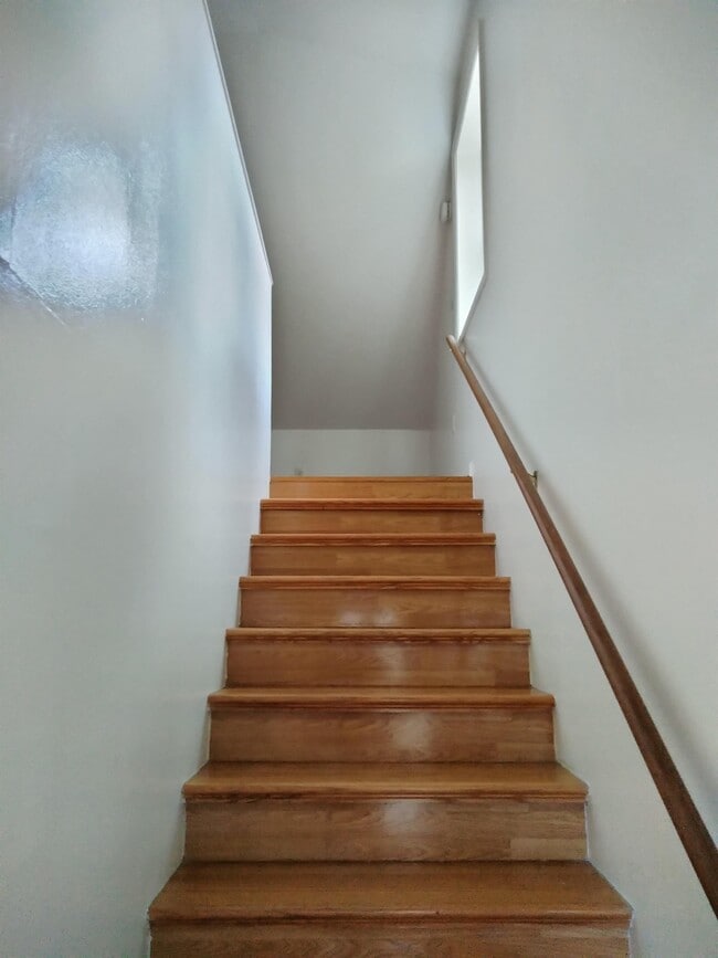 Building Photo - 15 Oak St