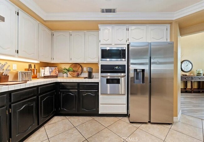 Building Photo - 2760 Hidden Hills Way W
