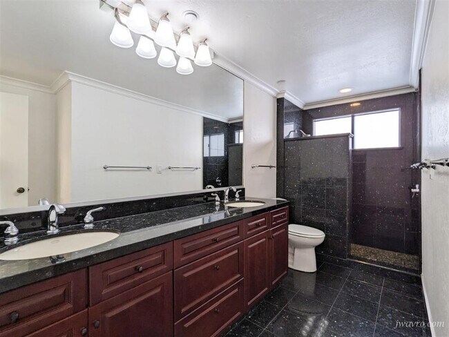 Building Photo - 2 Fallon Pl