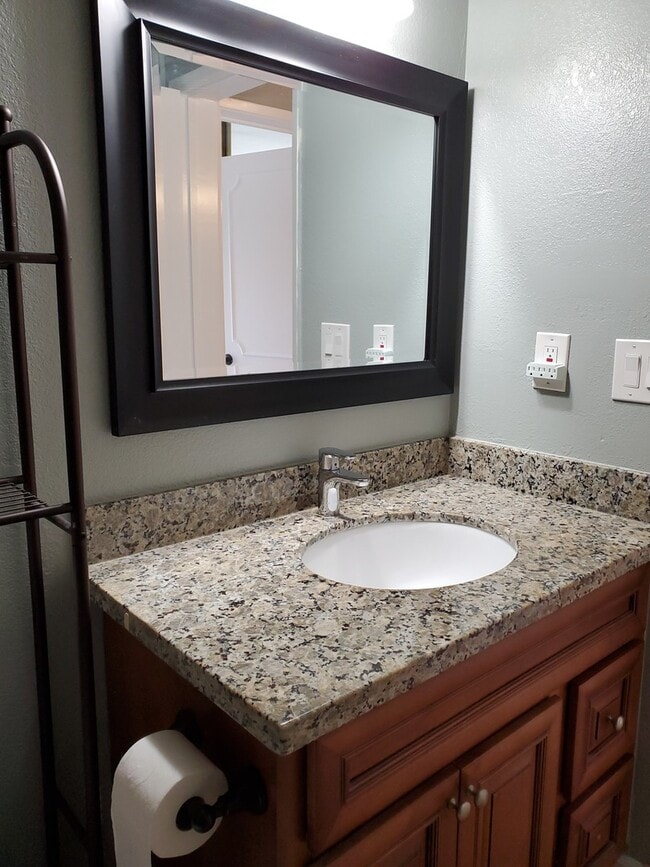Building Photo - ENCHANTING 1 Bd/1 Ba Ground Floor Unit w/O...