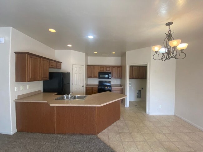 Building Photo - Shadow Mountain duplex