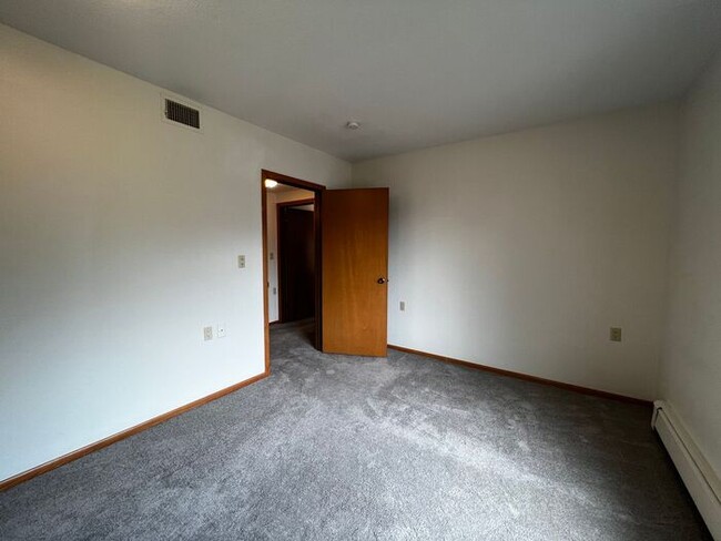 Building Photo - $1,100 | 2 Bedroom, 1 Bathroom House | PET...