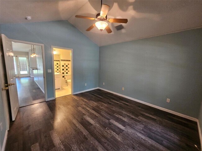 Building Photo - 174 Prairie Springs Loop