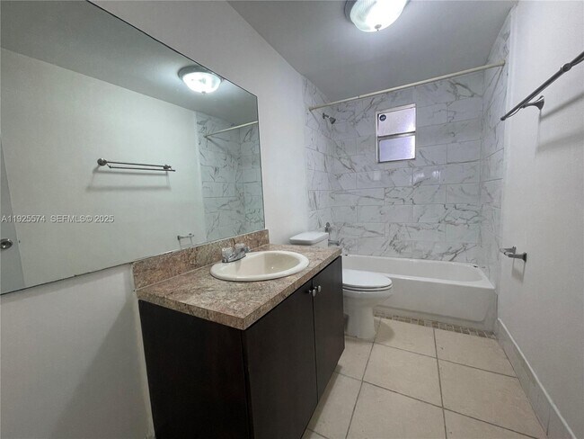 Building Photo - 9375 Fontainebleau Blvd