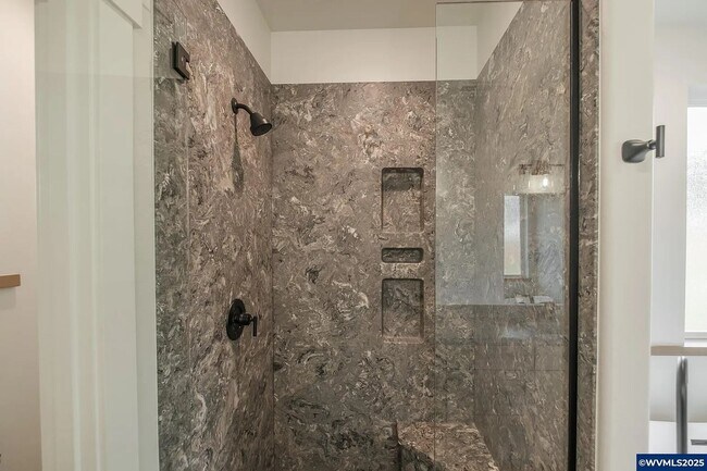 Building Photo - 4 Bedroom 2 Bath House