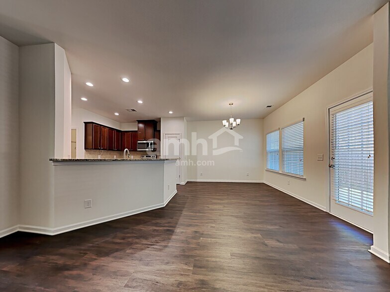 Building Photo - 140 Longford Dr