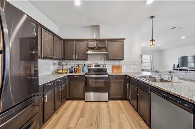 Building Photo - 900 Sapphire Dr