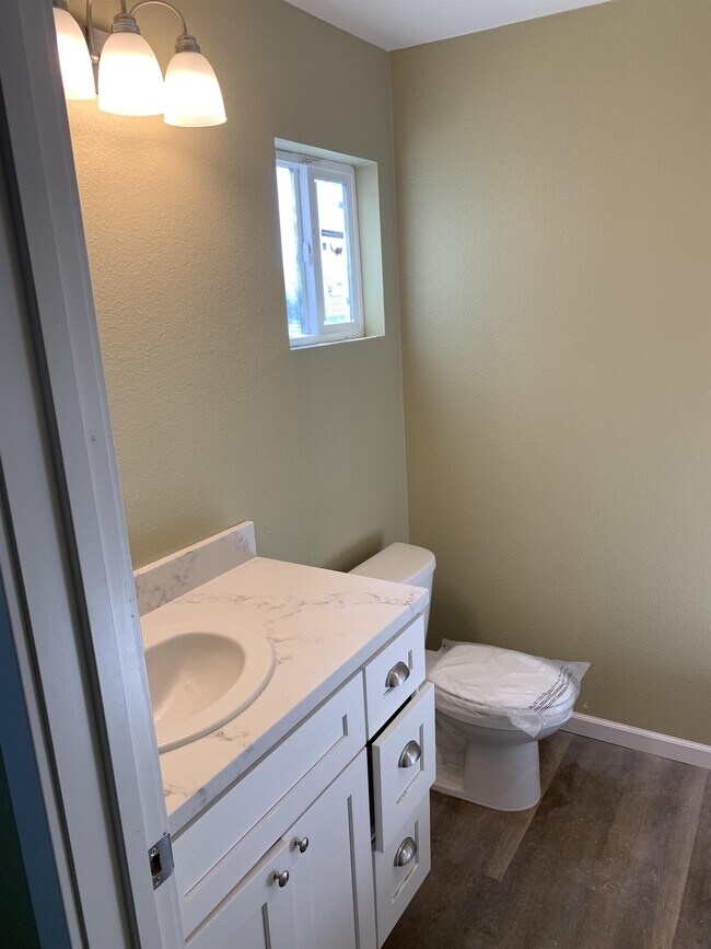 Building Photo - 7237 Yosemite Blvd