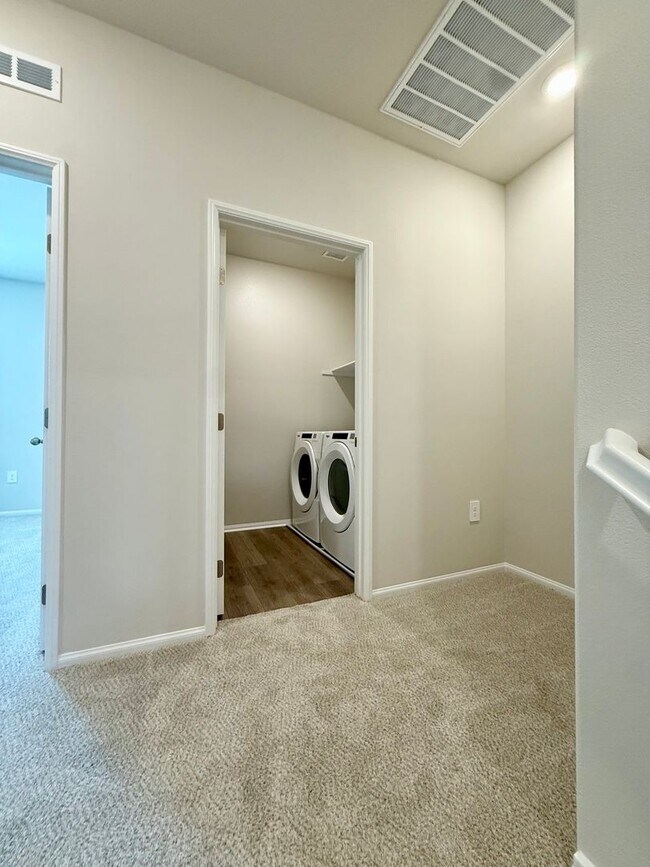 Building Photo - Brand new Townhome! Never Been lived in!  4 Br 4 Ba 2 car garage!