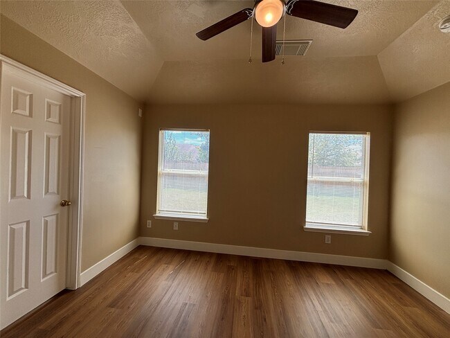 Building Photo - 10831 Harston Dr