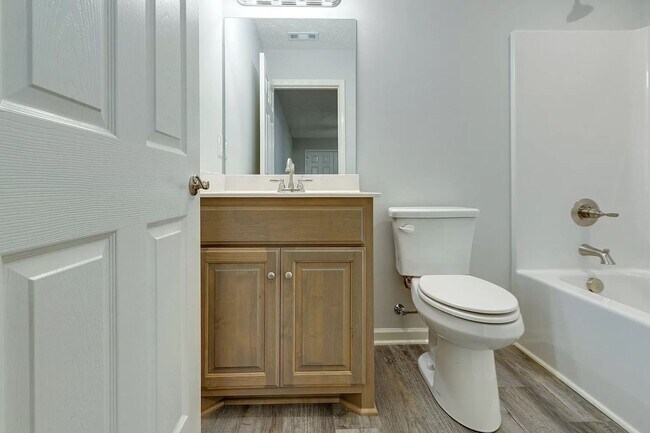 Building Photo - Spacious ranch style 2-bedroom, 2 bath duplex located in Manchester!