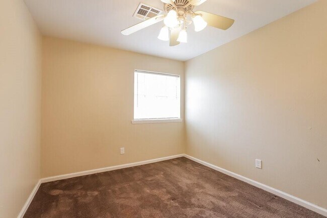 Building Photo - 5751 Oakham St