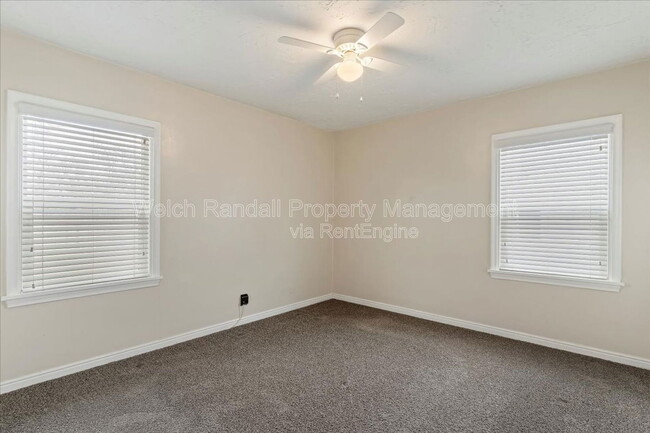 Building Photo - 153 Country Club Dr