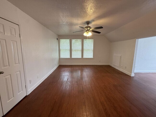 Building Photo - 2504 Pecos St
