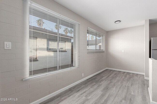 Building Photo - 405 S Priest Dr