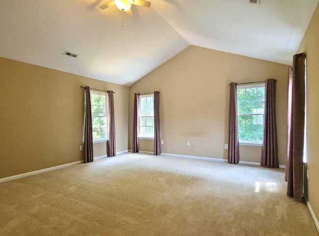 Building Photo - 5 BR, 4 BA Colonial in Lee's Hill