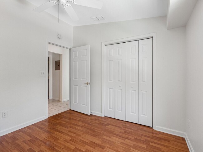 Building Photo - $500 OFF FIRST MONTHS RENT!