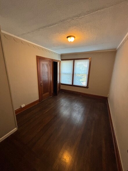 Building Photo - 1635 W North Bend Rd