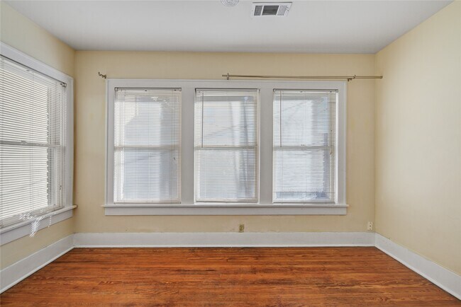 Building Photo - 401 W Clay St